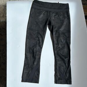 Lululemon Inspire Crop II Black Camo Print Size 4